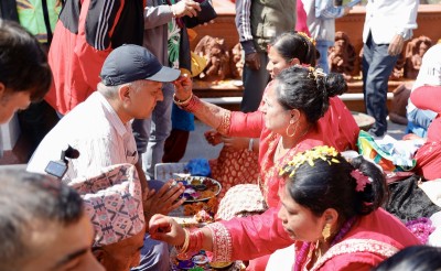  बालगोपालेश्वर मन्दिरमा दिदीबहिनी नहुनेहरूले लगाए भाइटीका 